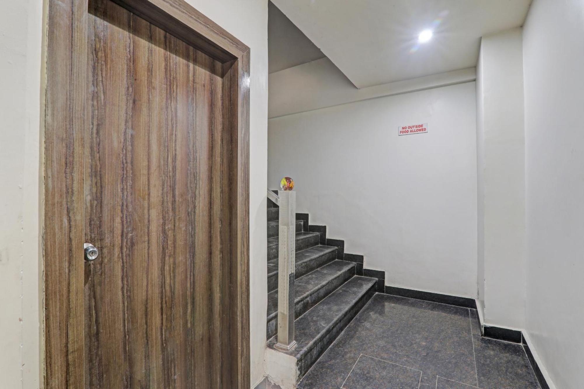 Townhouse 1150 Hotel Dayal Palace Chinhat Экстерьер фото