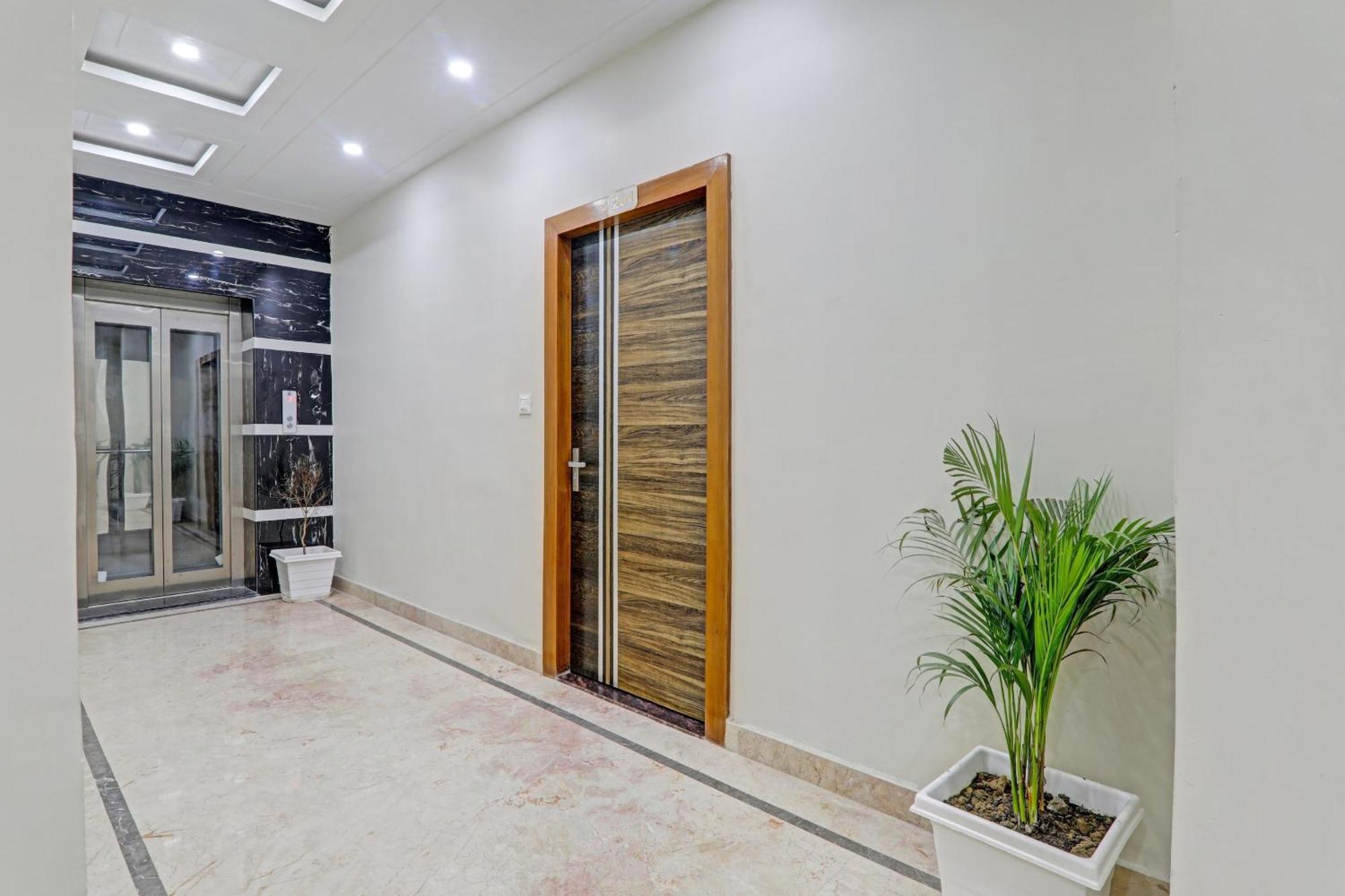 Townhouse 1150 Hotel Dayal Palace Chinhat Экстерьер фото